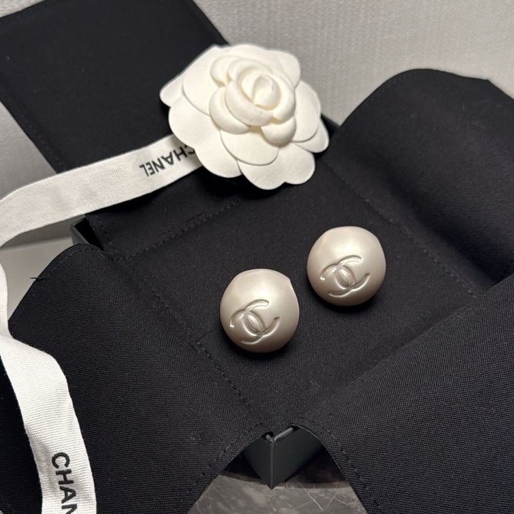 Chanel 25C Pearl Earrings Large